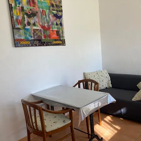 Les Hirondelles Apartament Bessan