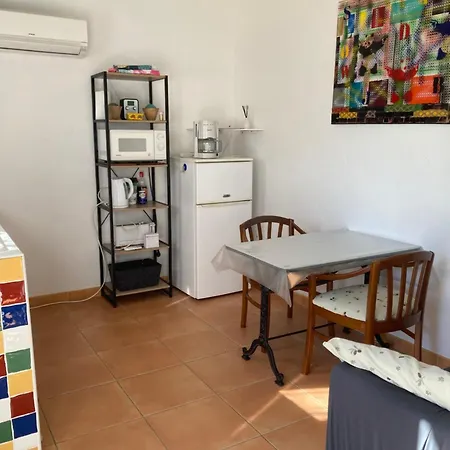 Les Hirondelles Apartament Bessan